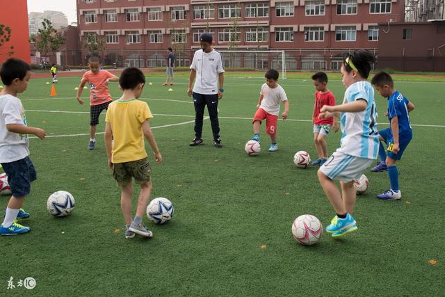 卡萨诺批米兰老板：米兰属于球迷